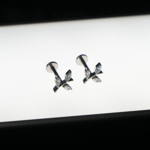 Cross shaped labret studs